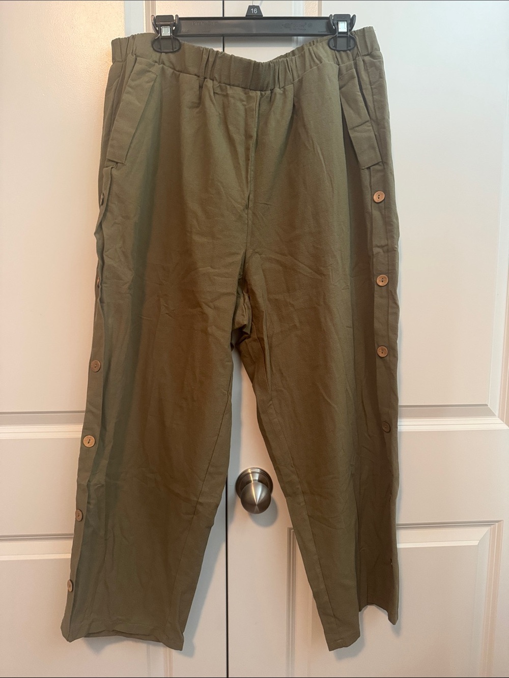Casual pants - Picture 8 of 9
